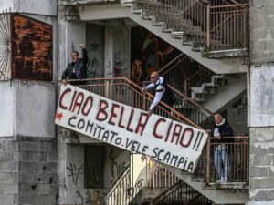 Demolizione Vela gialla Scampia