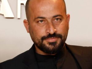 Hamdan Ballal dopo aver ricevuto il premio Oscar per No Other Land