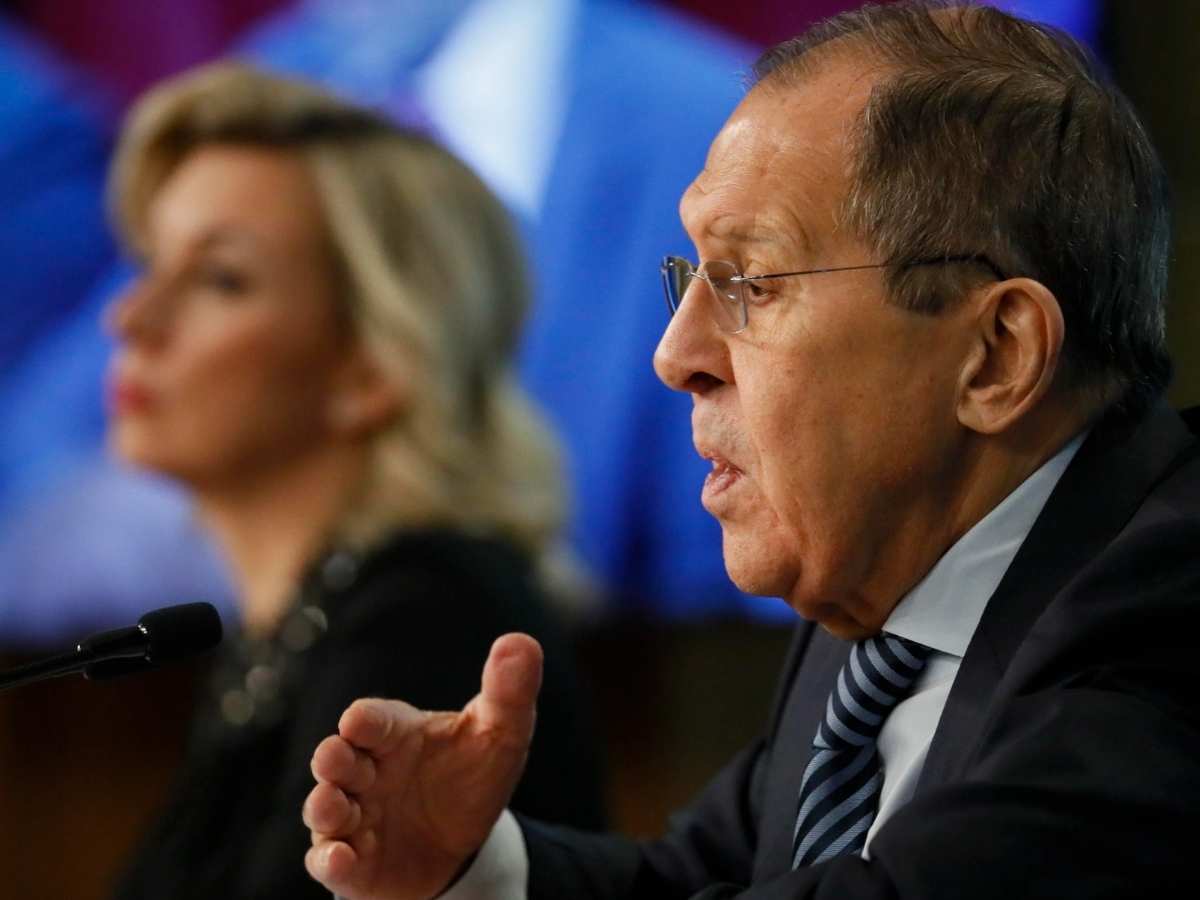 In primo piano il ministro degli Esteri russo Sergej Lavrov. Sullo sfondo la sua portavoce Maria Zakharova