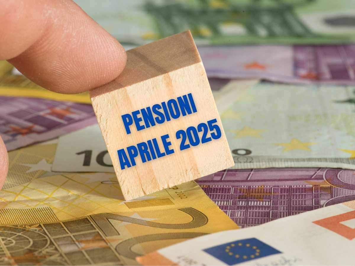 Banconote cubo scritta Pensioni aprile 2025