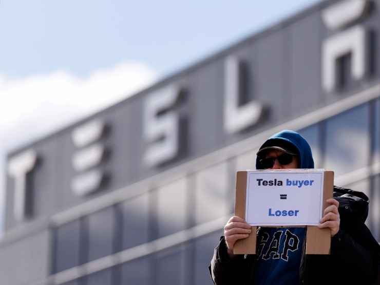 Proteste Usa contro Tesla