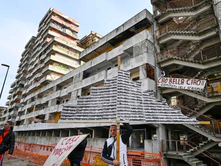 Striscioni ReStart Scampia