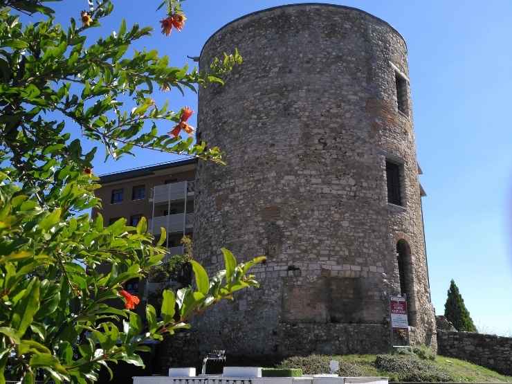 Torre Guevara a Potenza in una giornata di sole