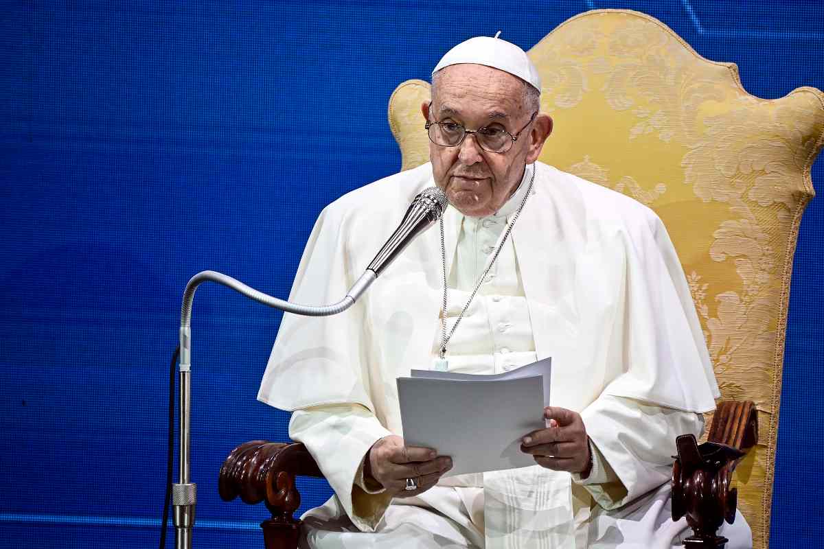 Papa Francesco ancora ricoverato al Gemelli: nessuna conseguenza dopo il brancospasmo. Le condizioni di oggi